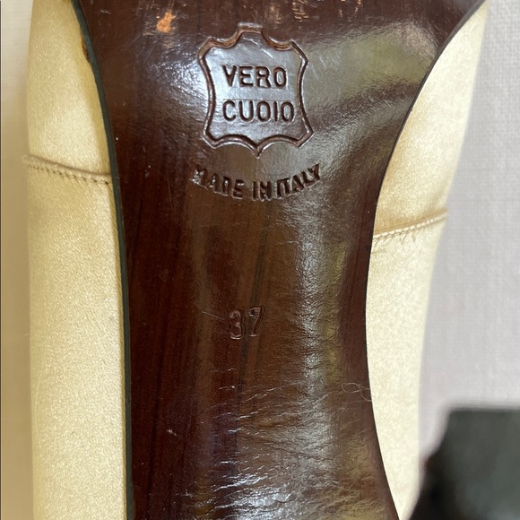 Chic Cream and Black Satin Ankle Boots Size 6.5 - Picture 2 of 5